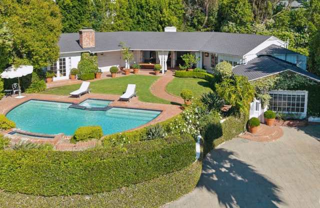 8050 Mulholland Dr photos photos