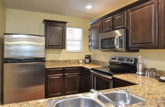 8932 WHITE SAGE LOOP Gallery 3