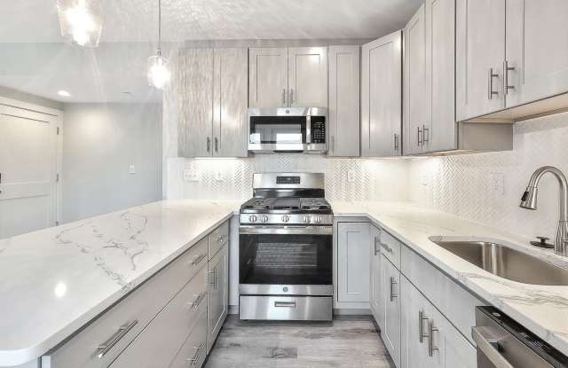 Giant 3 Bed in Roxbury for September 1st - Washer and Dryer in Unit Gallery 3