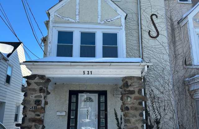 Beautiful renovated 4 bed, 2 full bath photos photos