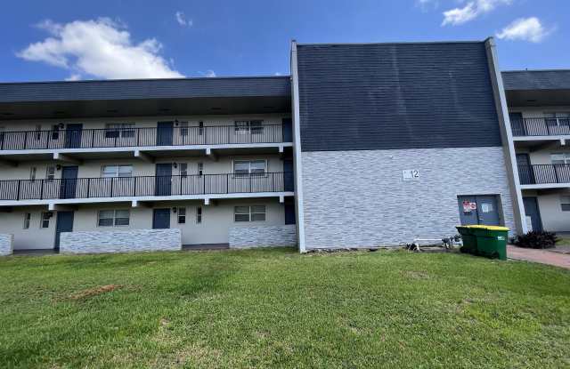 7820 Colony Cir S #206-12 - 7820 North Colony Circle, Tamarac, FL 33321