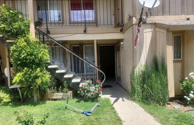 Three-bedroom apartment awaits for you in Avenal - Schedule your tour now! Gallery 3