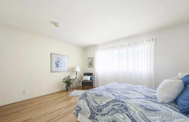 15015 Sherman Way photos photos