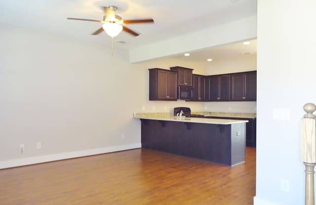 Town Home for Rent in Chelsea! Gallery 3