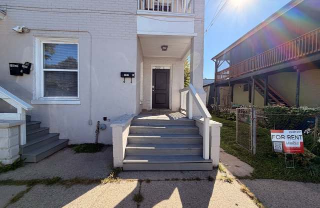 Lower One Bedroom with Laundry! Gallery 1
