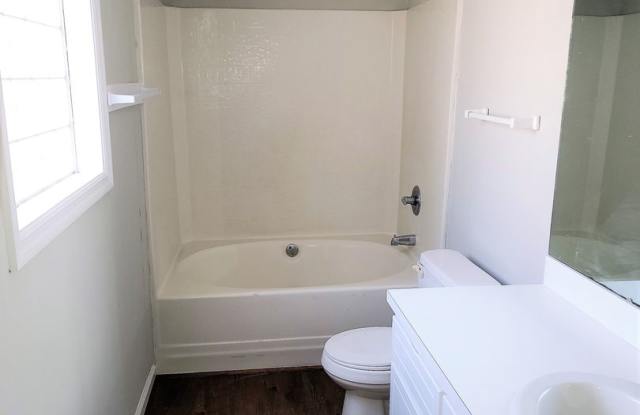 4632 Periwinkle Place Gallery 4