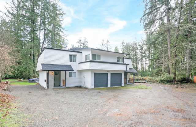 Updated Gig Harbor Duplex with Outdoor Space photos photos