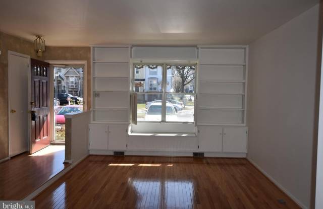 2867 SCHOOLHOUSE CIR Gallery 2