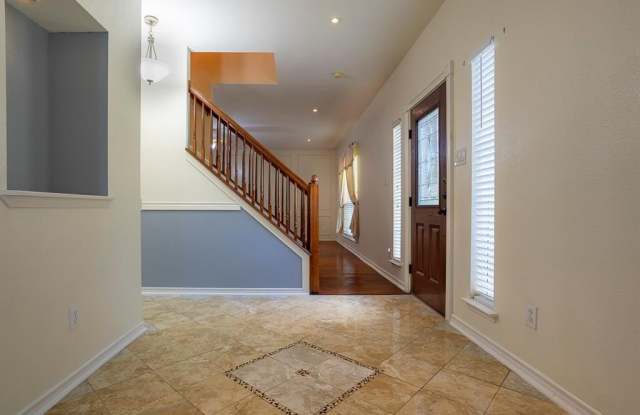 2226 Oak Grove Circle Gallery 4