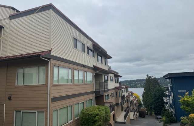 1Bd/1Ba Lake Forest Park Condo - 3820 Northeast 155th Place, Lake Forest Park, WA 98155