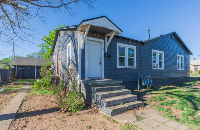 821 South Travis Street - 3 Gallery 1
