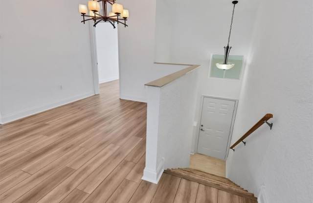 7269 FOUNTAIN PALM Circle Gallery 4