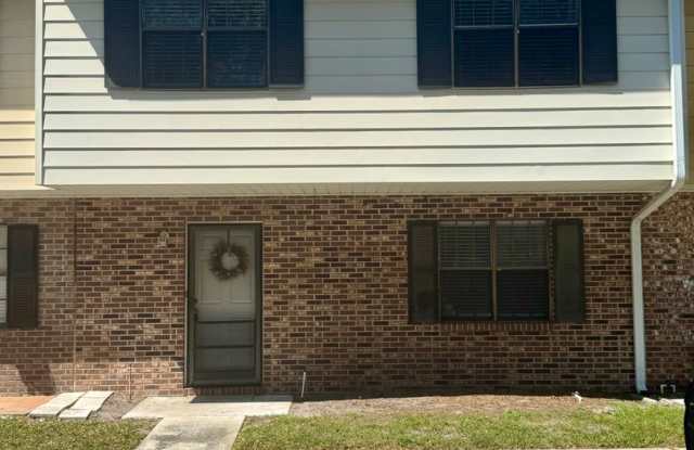 Move in ready condo with community pool! photos photos