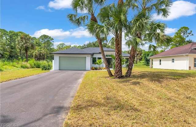 Stunning Home in Naples with Private Pool and Large Backyard! 3bed|3bath photos photos