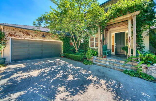 Woodside Classic 3 Bedroom on Beautiful Park Like Yard photos photos Woodside Classic 3 Bedroom on Beautiful Park Like Yard photos photos