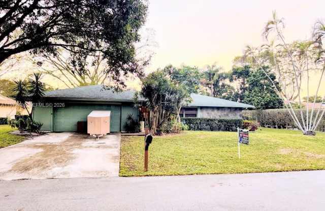 766 NW 24th Ave photos photos