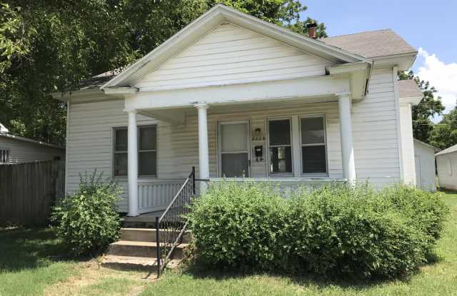 2 Bedroom 1 Bathroom home; $725! - 2226 North National Avenue, Springfield, MO 65803 2 Bedroom 1 Bathroom home; $725! - 2226 North National Avenue, Springfield, MO 65803