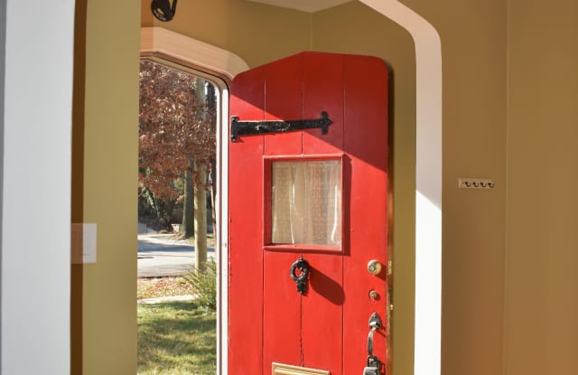1951 Seminary Rd Gallery 2