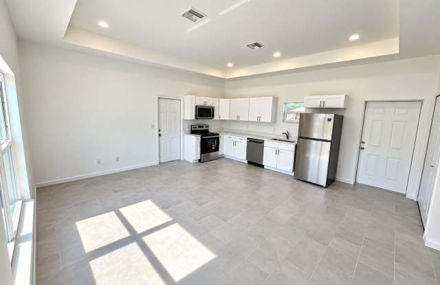 BRAND NEW 1Bd /1 Ba house with garage! in Lehigh Acres Gallery 4