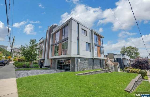 757 Undercliff Avenue Gallery 4