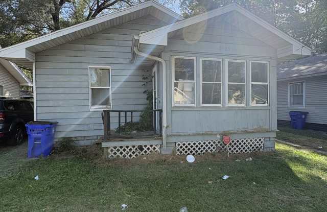 2525 East Garfield Avenue - 2525 East Garfield Avenue, Decatur, IL 62526
