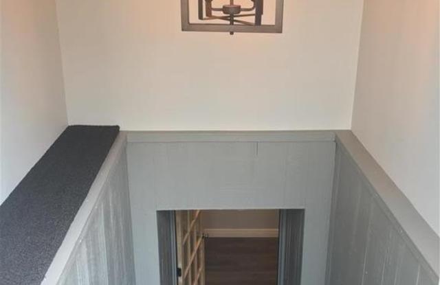 125 E Broad Gallery 2