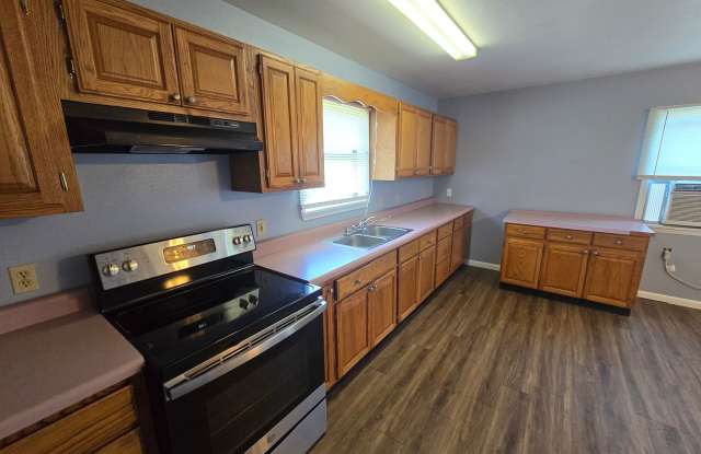 1 Bed/ 1 Bath Duplex • Partial Utilities Included • Desha Gallery 4
