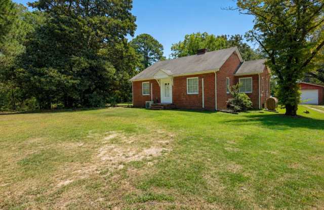 3 bedroom ranch home, barn & workshop Gallery 1