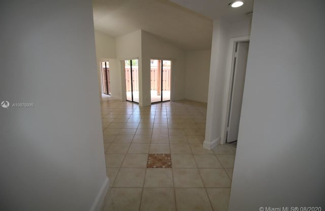 17034 NW 66th Ct Gallery 3