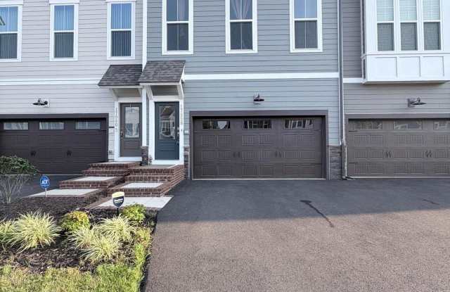 17958 WOODS OVERLOOK Drive Gallery 1