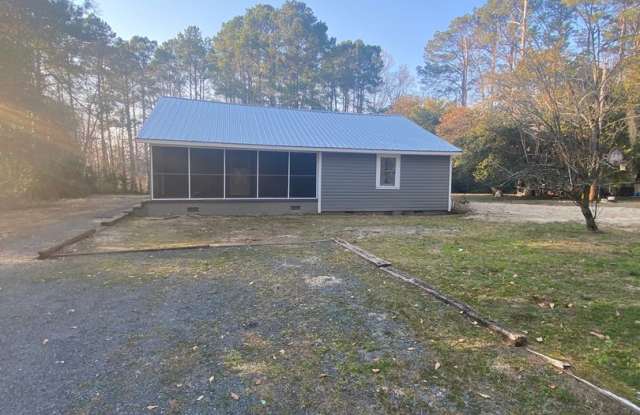 7600 Ponds Rd. Laurinburg, NC 28352 - 7600 Pond Drive, Scotland County, NC 28364