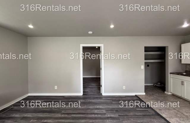 $595 - **COMING SOON**  1 bed 1 bath - Duplex Gallery 3