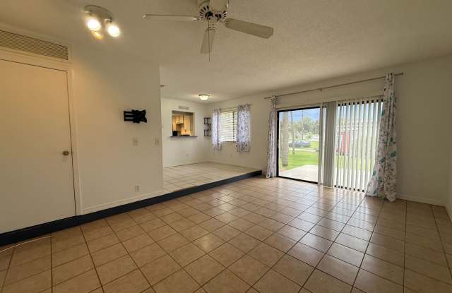 Comfortable 2 bedroom, 2 bathroom townhouse Gallery 4