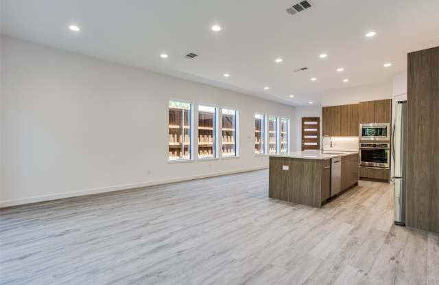 2335 Hondo Avenue Gallery 3