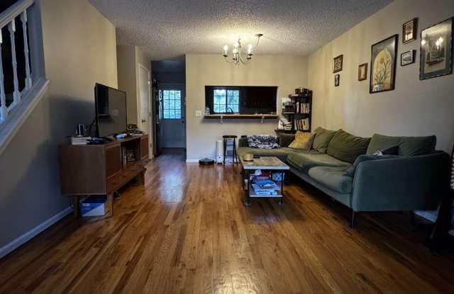 Sunny 2 Bedroom Townhome Gallery 3