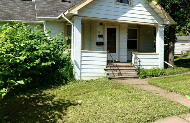 Duluth, MN. 4 bedroom - 1 bath - 1 off street parking - Single Family Home. Gallery 3