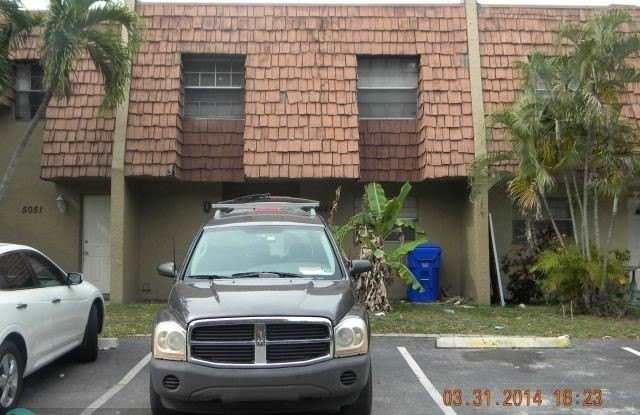 5041 SW 13th Ct photos photos
