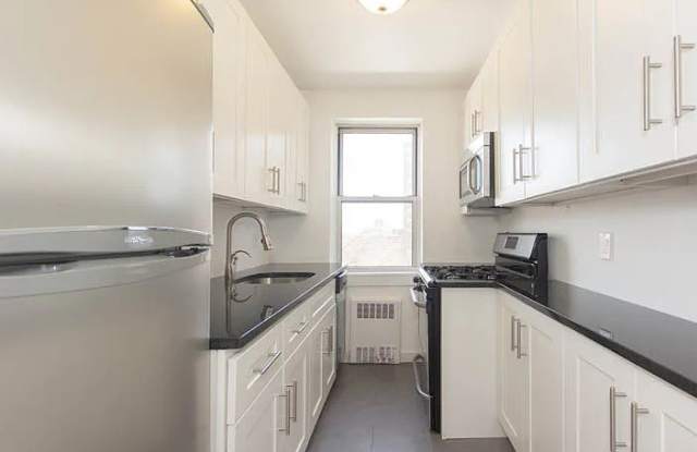 3850 Hudson Manor Ter Apt 5DW Gallery 2