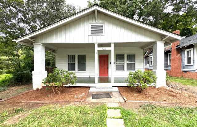 Remodeled 2BR convenient to UNCG-Lawn Service Included! Gallery 1