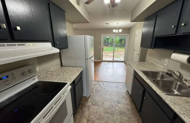Charming 3 Bed 2 Bath Home with Hardwoods in Hammond Hills School District, North Augusta! Gallery 4