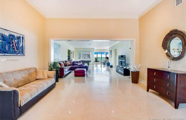 873 N Shore Dr Gallery 4