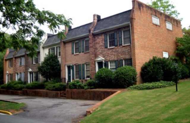 Williamsburg Townhomes- Great Location! Gallery 1