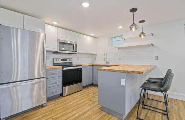 4704 SE Lincoln Street #B - 4704 Southeast Lincoln Street, Portland, OR 97215