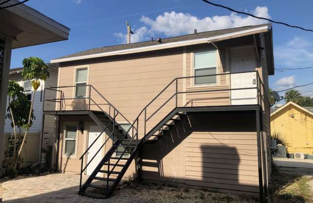 Historic Sanford Second Floor 1BR/1BA Apartment Available Now! Gallery 1
