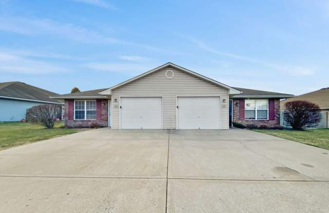 405 NW Woodbury Dr photos photos