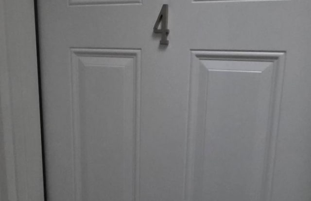 1400 STAPLES Street NE unit: 4 photos photos