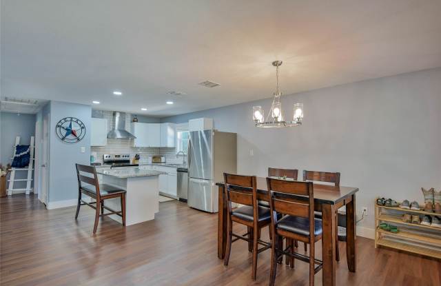 903 Comanche Cove Drive Gallery 4