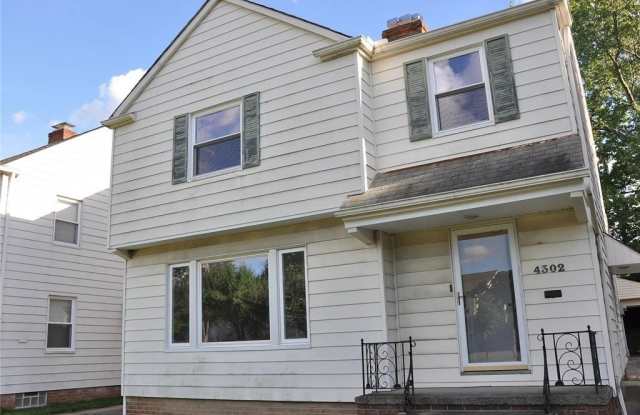 4302 Silsby Road photos photos