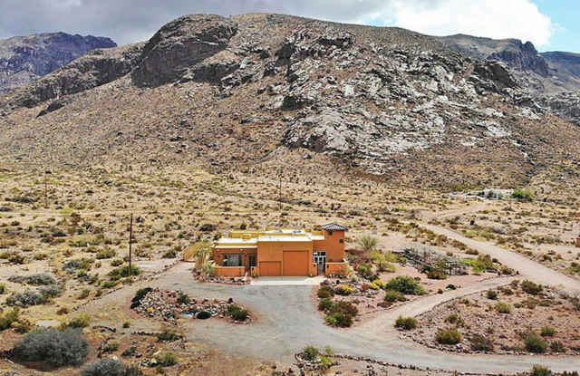 Large Independant home behind A Mountain photos photos
