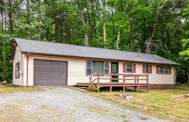 Updated Home, Stainless Steel Appliances, Wood Like Flooring, Deck, Garage! photos photos